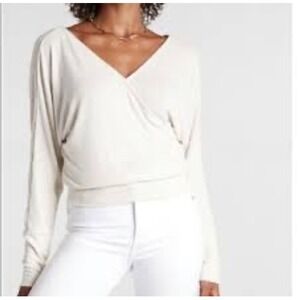 Express cream deep v-neck & back long sleeve top women's size small brand new‎